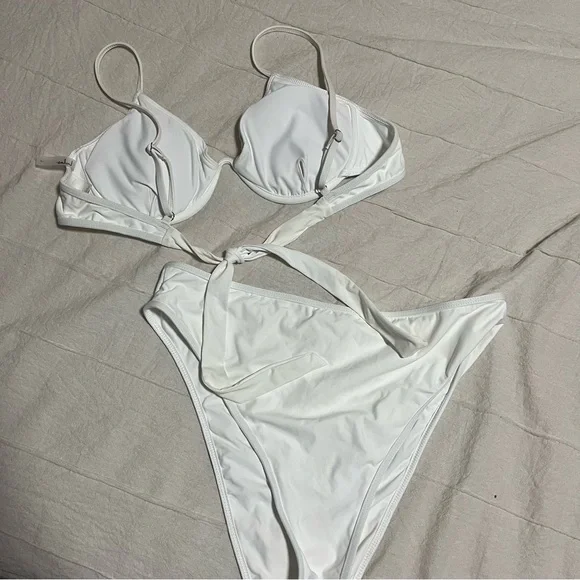 Lulu's White Bikini Set - Picture 4 of 4